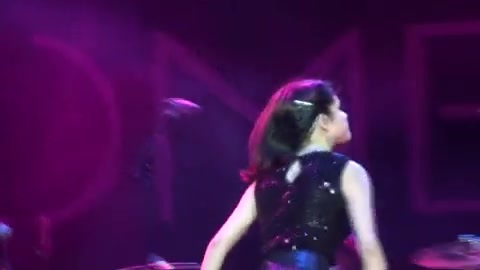 Off The Chain - Selena Gomez - LIVE AT LA COUNTY FAIR! 9-18-10 [HD] 321