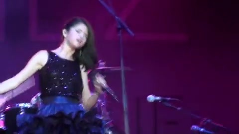 Off The Chain - Selena Gomez - LIVE AT LA COUNTY FAIR! 9-18-10 [HD] 475