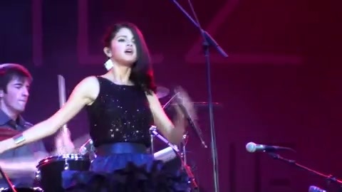 Off The Chain - Selena Gomez - LIVE AT LA COUNTY FAIR! 9-18-10 [HD] 478