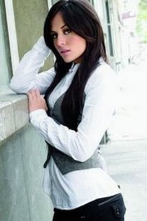 248370_227051220655501_225358120824811_934756_5263936_a - Zuria Vega