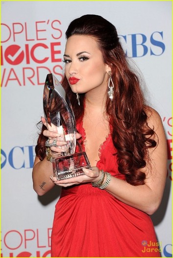  - People s Choice Awards Winner and Performance