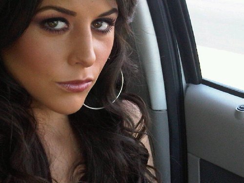 283103_240368012647914_223068631044519_920547_1023737_n - Zuria Vega