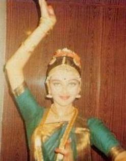 images (2) - Aishwarya Rai Dance