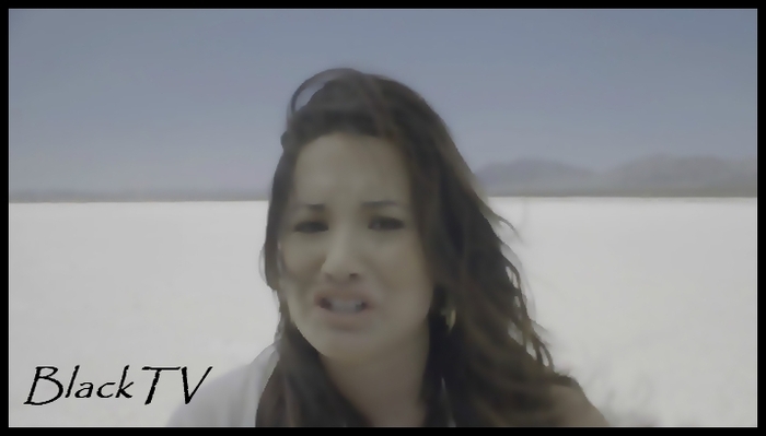 Te urasc! [tipand dupa mama sa]