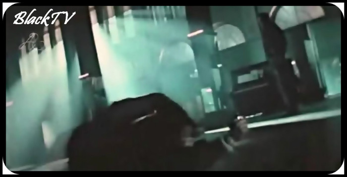 Atunci Vanessa o izbi la pamant pe Kristen.