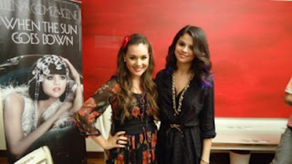 01 - 2012 Selena With Fans 01