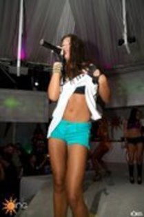 49193143_RVYUKDWXI - Antonia