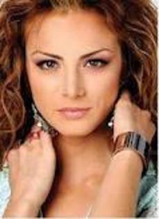 descărcare (13) - Silvia Navarro