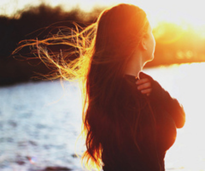 El nu , el nu aude tot ce`i zic..cu gandu` e plecat un pic..prea departe mi`e iubirea ..