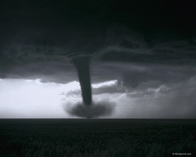 black_and_white_tornado - poze cu planete