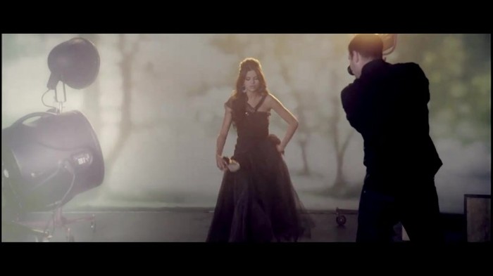 Selena Gomez & The Scene - Who Says 049