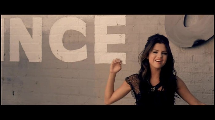 Selena Gomez & The Scene - Who Says 140