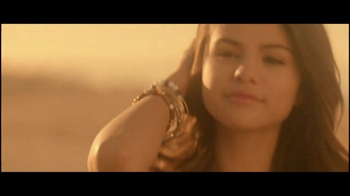 Selena Gomez & The Scene - Who Says 385