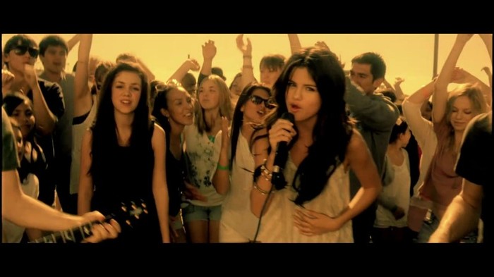 Selena Gomez & The Scene - Who Says 416