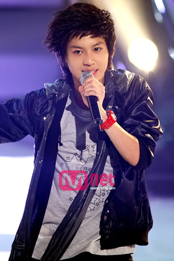 taemin dancing  mcountdown 081002 - Taemin