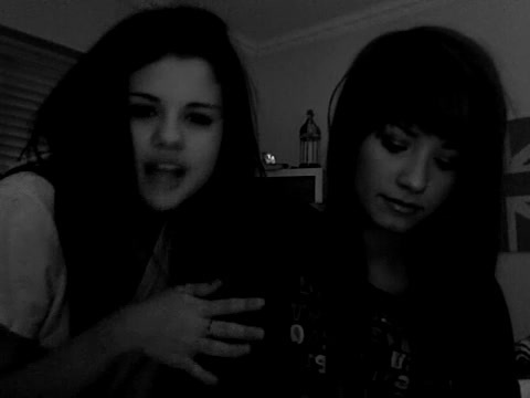 demi Lovato and Selena Gomez shout outs!! 1064