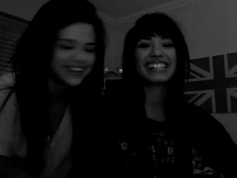 demi Lovato and Selena Gomez shout outs!! 1174