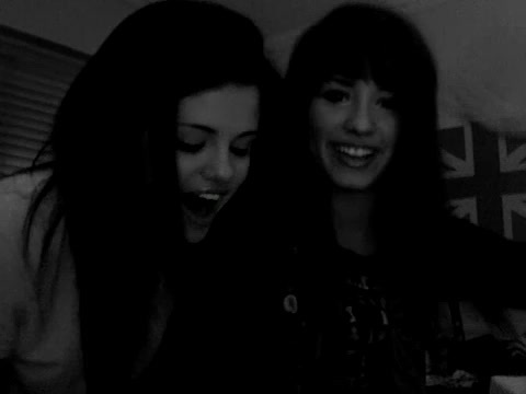 demi Lovato and Selena Gomez shout outs!! 374