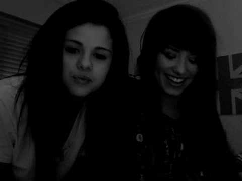 demi Lovato and Selena Gomez shout outs!! 382