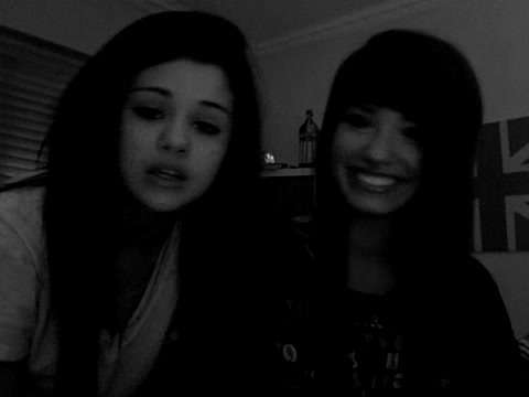 demi Lovato and Selena Gomez shout outs!! 863