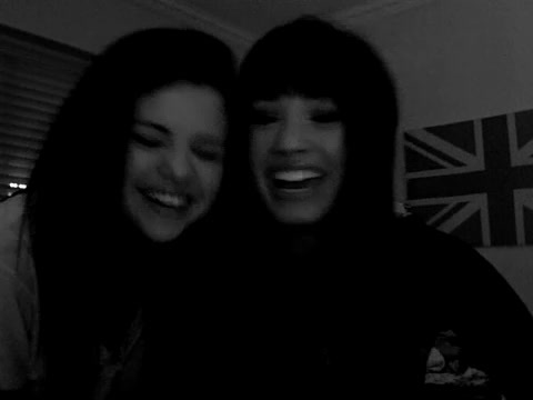 demi Lovato and Selena Gomez shout outs!! 2039
