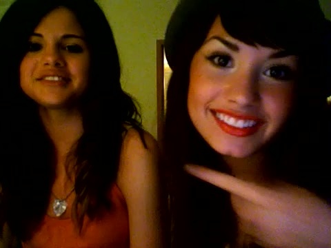 demi lovato and selena gomez with SPECIAL GUEST!!! 511 - Demilush and selena gomez with Special Guest Part oo2