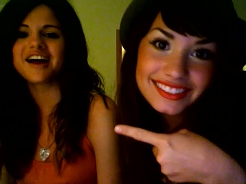 demi lovato and selena gomez with SPECIAL GUEST!!! 515 - Demilush and selena gomez with Special Guest Part oo2
