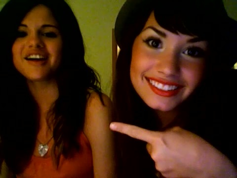 demi lovato and selena gomez with SPECIAL GUEST!!! 518 - Demilush and selena gomez with Special Guest Part oo2