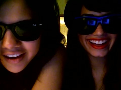 demi lovato and selena gomez with SPECIAL GUEST!!! 021