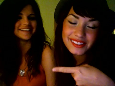 demi lovato and selena gomez with SPECIAL GUEST!!! 525 - Demilush and selena gomez with Special Guest Part oo2