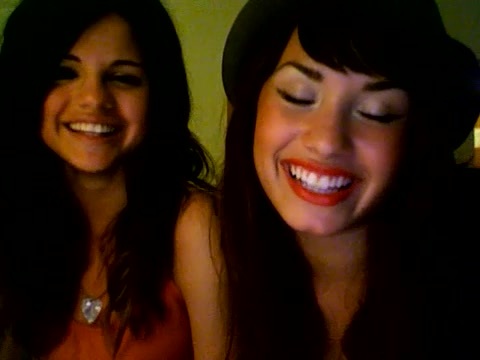 demi lovato and selena gomez with SPECIAL GUEST!!! 529