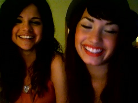 demi lovato and selena gomez with SPECIAL GUEST!!! 530