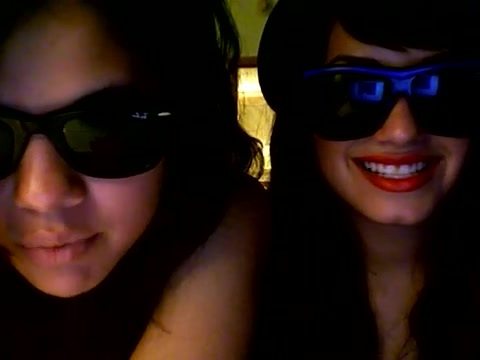 demi lovato and selena gomez with SPECIAL GUEST!!! 044