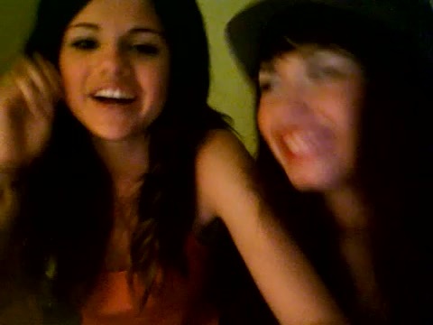 demi lovato and selena gomez with SPECIAL GUEST!!! 1527 - Demilush and selena gomez with Special Guest Part oo4