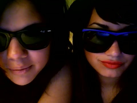 demi lovato and selena gomez with SPECIAL GUEST!!! 084