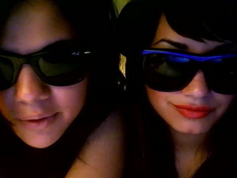 demi lovato and selena gomez with SPECIAL GUEST!!! 086