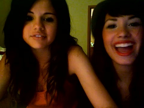 demi lovato and selena gomez with SPECIAL GUEST!!! 1558