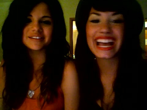 demi lovato and selena gomez with SPECIAL GUEST!!! 565