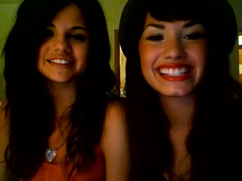 demi lovato and selena gomez with SPECIAL GUEST!!! 568