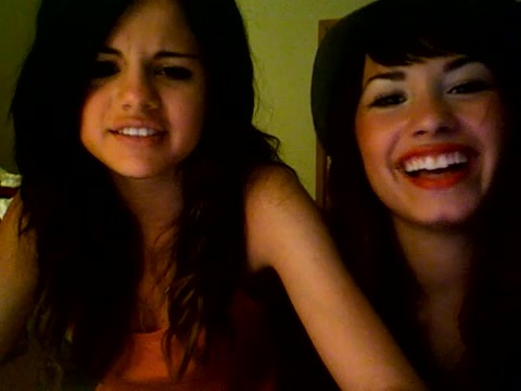 demi lovato and selena gomez with SPECIAL GUEST!!! 1562