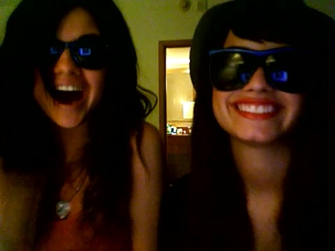 demi lovato and selena gomez with SPECIAL GUEST!!! 119