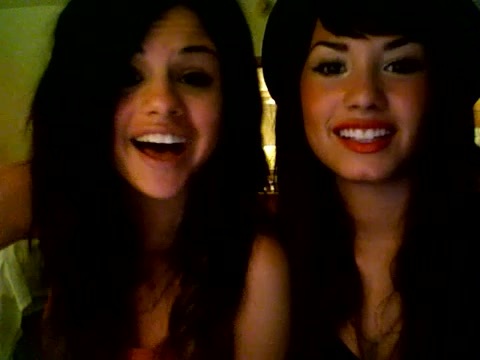 demi lovato and selena gomez with SPECIAL GUEST!!! 586