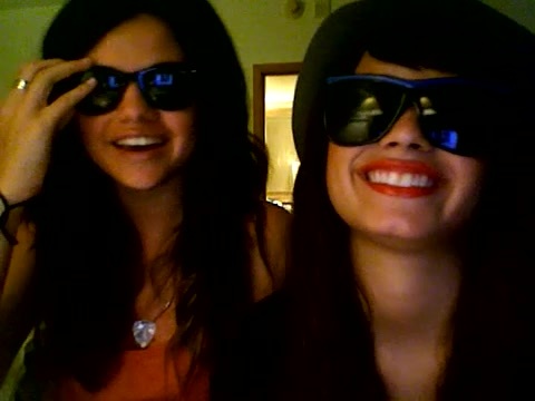 demi lovato and selena gomez with SPECIAL GUEST!!! 124