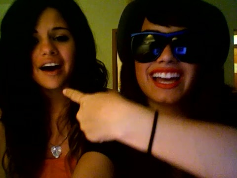 demi lovato and selena gomez with SPECIAL GUEST!!! 135