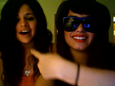 demi lovato and selena gomez with SPECIAL GUEST!!! 138