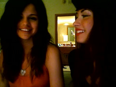 demi lovato and selena gomez with SPECIAL GUEST!!! 605