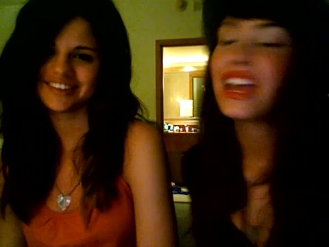 demi lovato and selena gomez with SPECIAL GUEST!!! 607