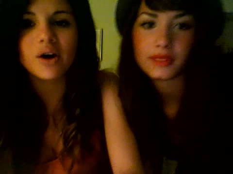 demi lovato and selena gomez with SPECIAL GUEST!!! 1121