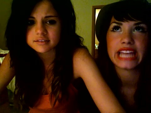demi lovato and selena gomez with SPECIAL GUEST!!! 1607