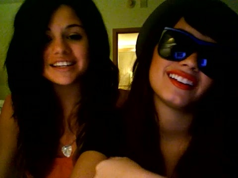 demi lovato and selena gomez with SPECIAL GUEST!!! 148